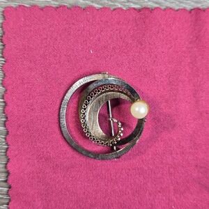 Vintage Van‎ Lou 1/20th 12kt Gold Filled 1" Round Filigree Pearl Pin Brooch Octa